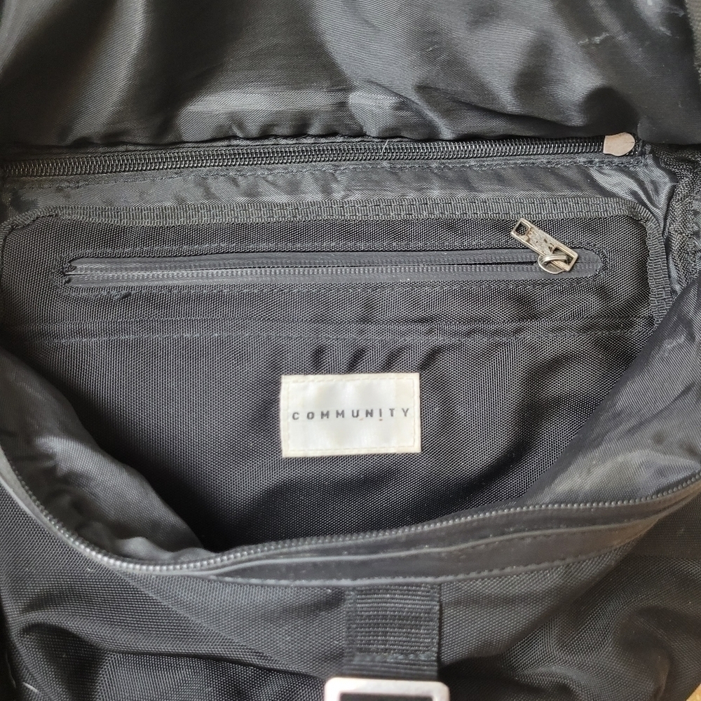 COMMUNITY Belt Bag - Picture 7 of 9